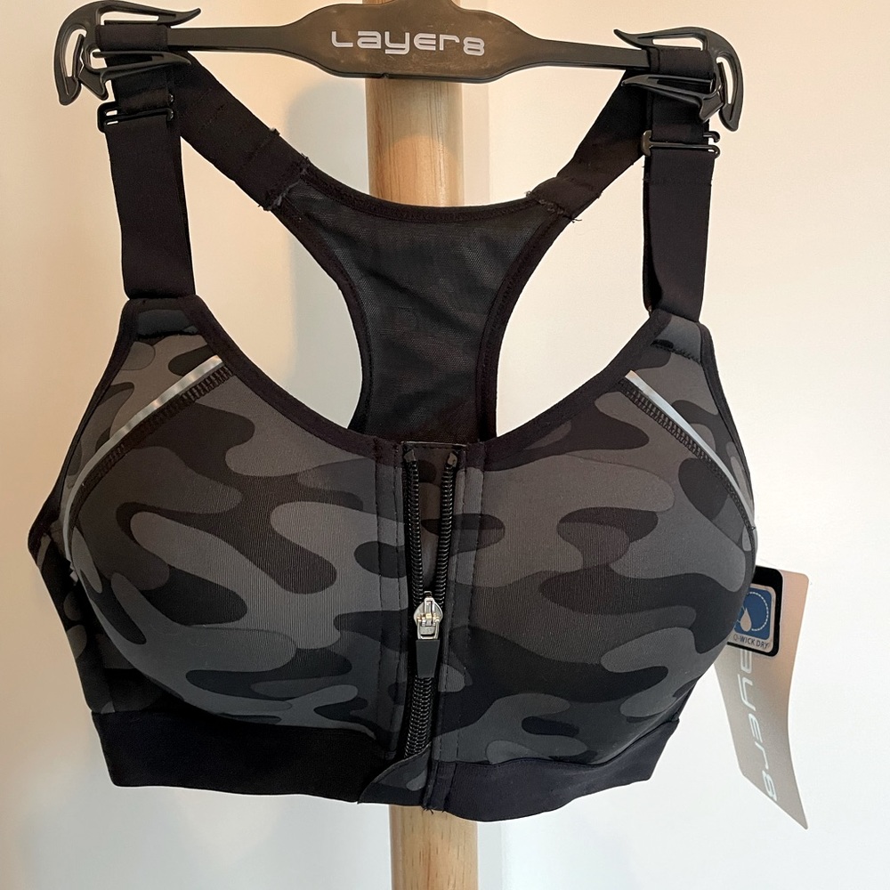 Layer8 Size Small Camo NWT Front Zip Maximum Support Sports Bra